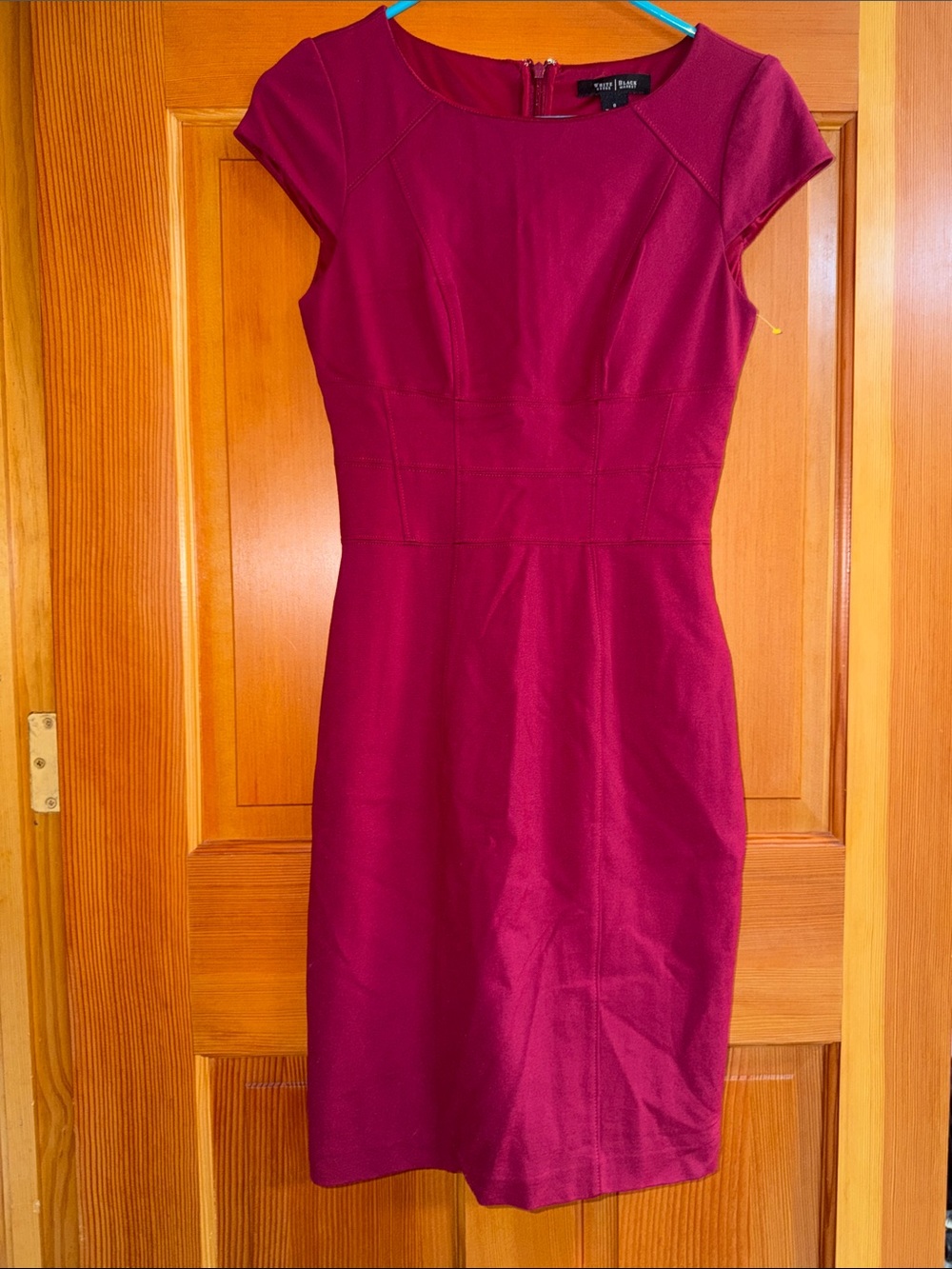 White House Black Market Size 0 Berry Fitted Sheath Dress